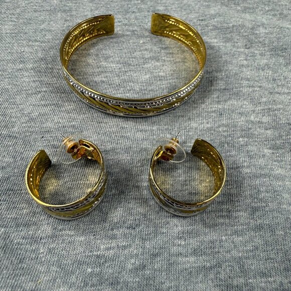 Gold Silver-Tone Cuff Bracelet Hoop Earrings Textured Design Jewelry Set - Picture 13 of 16